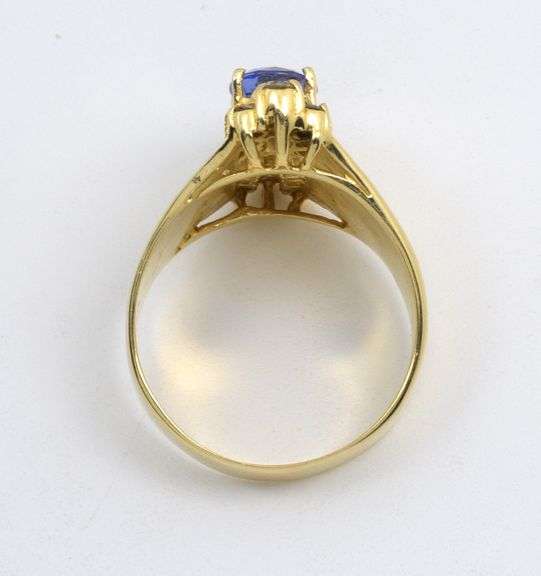 Flashy Tanzanite & Diamond Ring