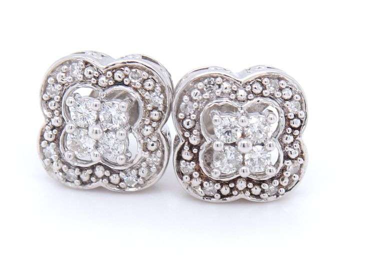 Set of 925 Stering Silver Diamond Pendant on Chain with Matching Earrings