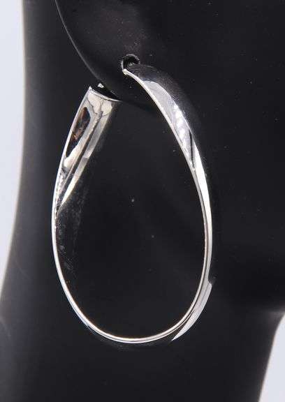 Handsome White Gold Twisted Oval Hoop Earrings