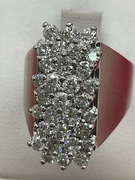 CERTIFIED 14K WHITE GOLD AND DIAMOND RING. 2.50 CARATS