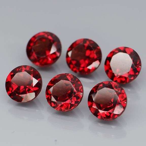 Set of 6 top red VS Garnets weighing 6.28 carats