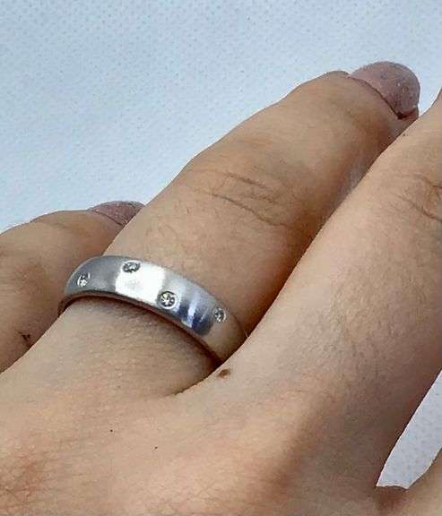 CLASSIC AND TIMELESS 14K WHITE GOLD RANDOM DIAMOND FLUSH SET BAND