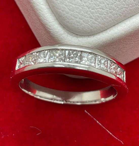CERTIFIED 14K WHITE GOLD AND DIAMOND BAND.