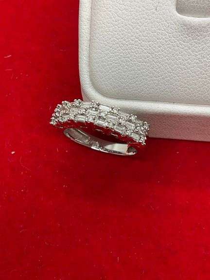 CERTIFIED BRAND NEW 14K WHITE GOLD AND DIAMOND RING