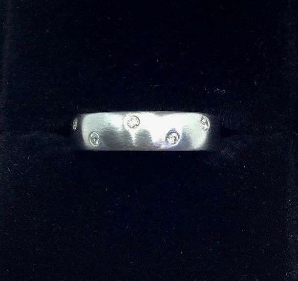 CLASSIC AND TIMELESS 14K WHITE GOLD RANDOM DIAMOND FLUSH SET BAND