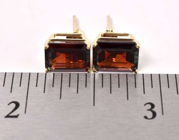 Gorgeous Red Garnet Stud Earrings In 14K Yellow Gold