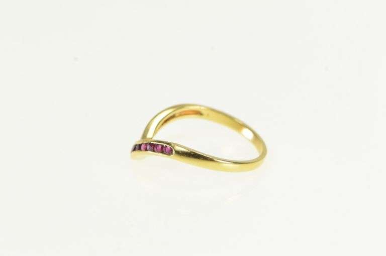18K Yellow Gold Chevron Ruby Diamond Vintage Band Ring