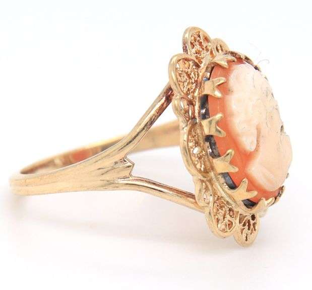 Handsome Yellow Gold Cameo Style Ring
