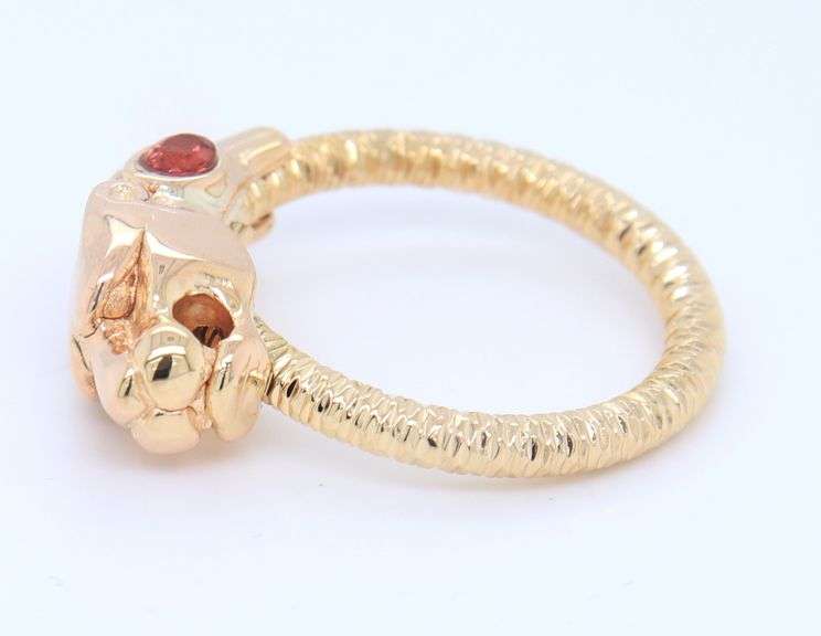 Charming Yellow Gold Panther Ring with Garnet
