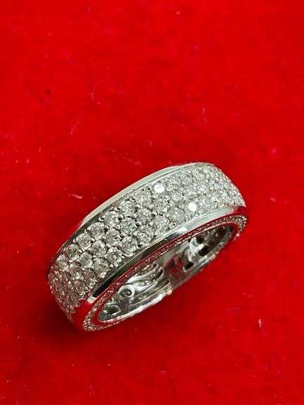 CERTIFIED 14K WHITE GOLD AND DIAMOND RING. 3.15 CARAT DIAMONDS