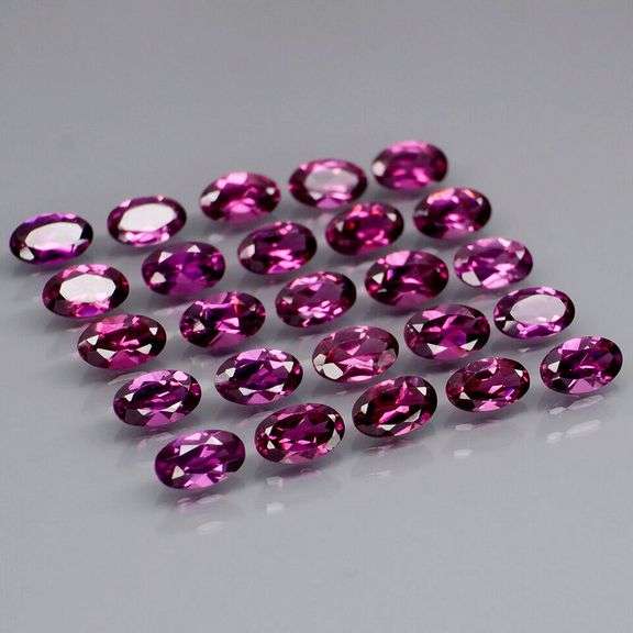 Amazing 7.22ct oval cut Garnet set