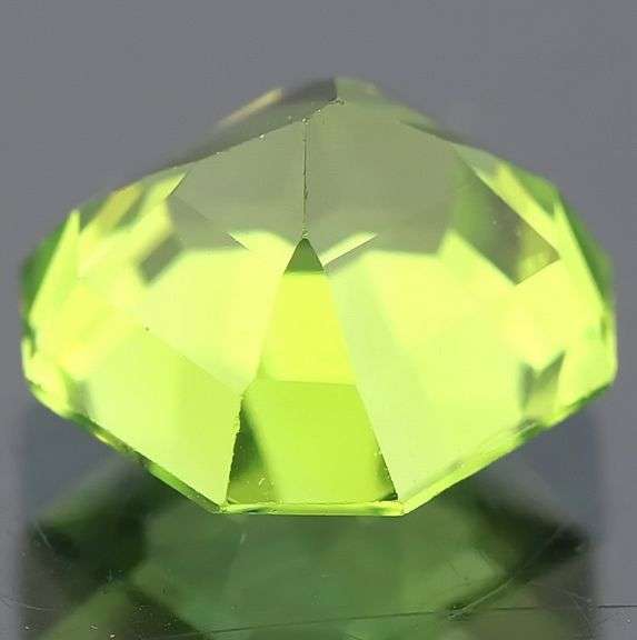 High end 3.81ct apple green untreated Peridot