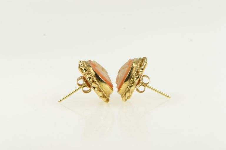 14K Yellow Gold Vintage Carved Shell Cameo Statement Stud Earrings