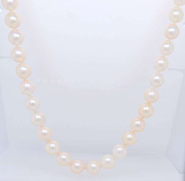Elegant Fresh Water Pearl Necklace with Gold Clasp
