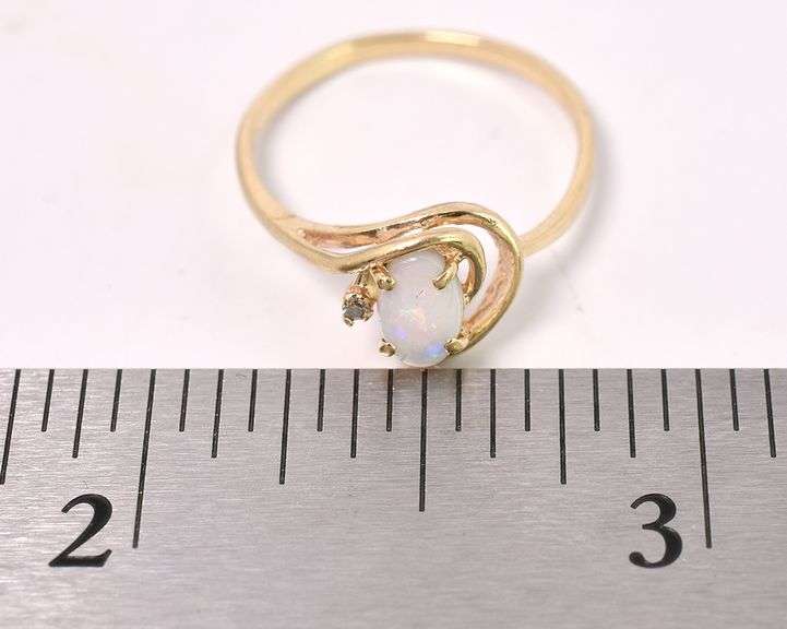 Dazzling Opal and Diamond Ring In Yellow Gold
