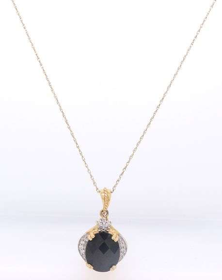 10KT Yellow Gold Oval Garnet Pendant With Chain