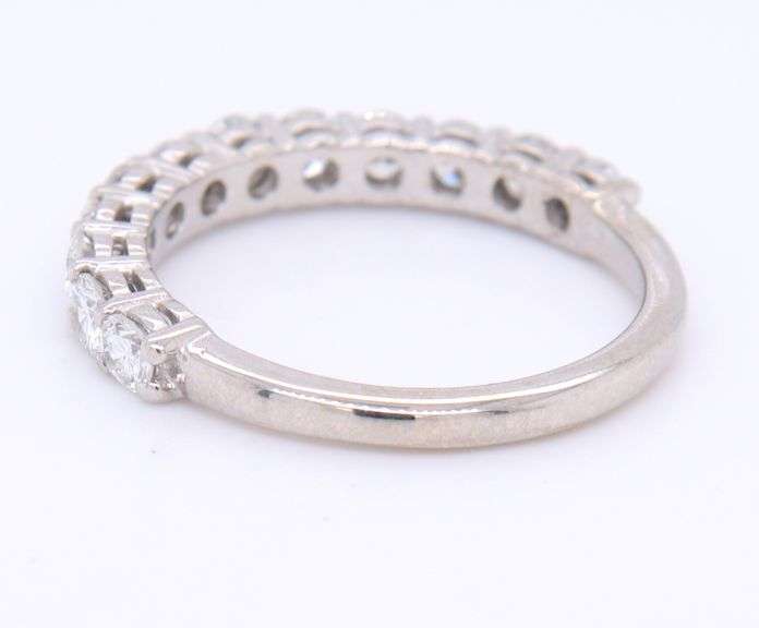 Dazzling White Gold 1.05ctw Diamond Band