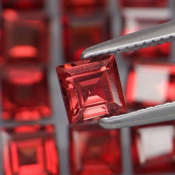 Set of 20 top red VS Garnets weighing 8.53 carats