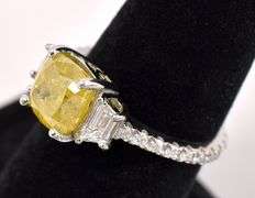 Lovely GIA Certified Approx. 3.02CTS Fancy Yellow Diamond Ring in Platinum