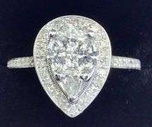 BREATHTAKING 14K WHITE GOLD HALO-STYLE DIAMOND ENGAGEMENT RING