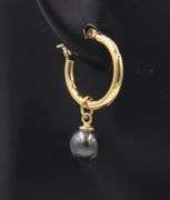 Charming 18kt Yellow Gold Black Pearl Dangle Earrings