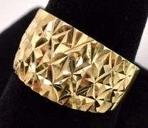 Outstanding Gold Diamond Cut Starburst Pattern Band Ring In 14K Yellow Gold