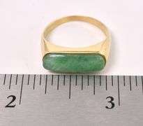 Graceful Green Gemstone Ring in 18K Yellow Gold