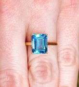 14KT YELLOW GOLD & 6.00 CARAT BLUE TOPAZ COCKTAIL RING