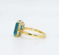 14KT YELLOW GOLD & 6.00 CARAT BLUE TOPAZ COCKTAIL RING