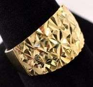Outstanding Gold Diamond Cut Starburst Pattern Band Ring In 14K Yellow Gold