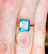 14KT YELLOW GOLD & 6.00 CARAT BLUE TOPAZ COCKTAIL RING