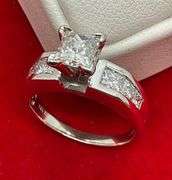 CERTIFIED BRAND NEW 14K WHITE GOLD AND DIAMOND ENGAGEMENT RING