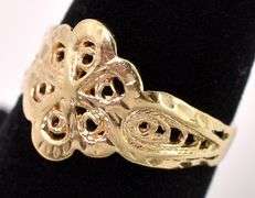 Whimsical Flower Ring in Yellow Gold