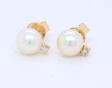 Nice Yellow Gold 7mm Pearl with Diamond accents Stud Earrings