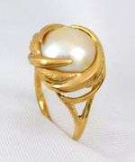 Feminine 14k Mobe Pearl Ring
