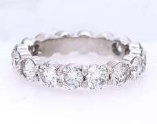 4.00ctw Round Diamond Eternity Wedding Band Ring in Platinum