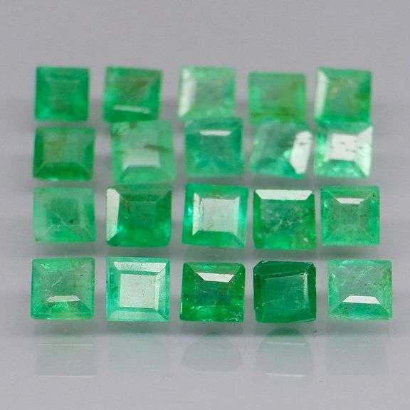 Vivid! Top green 2.53ct Colombian Emerald set