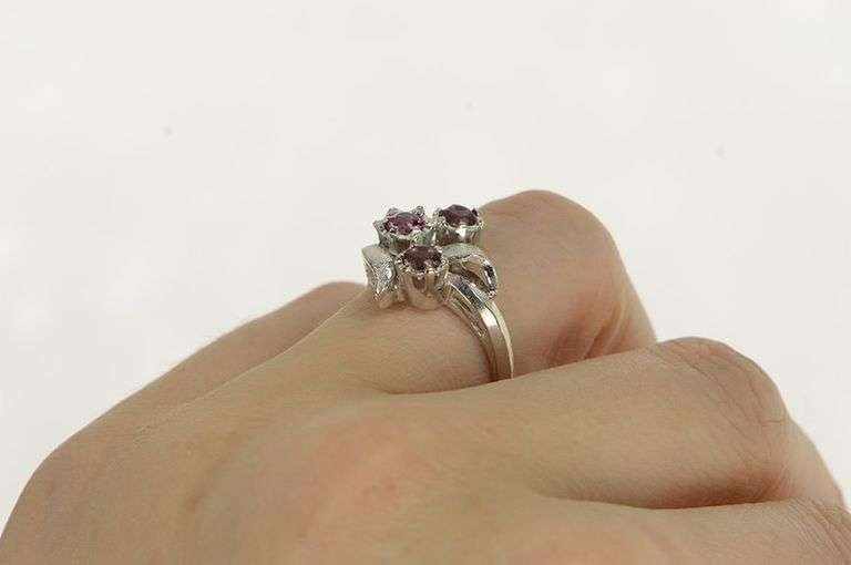 14K White Gold 1950's Vintage Rhodolite Garnet Ornate Leaf Ring
