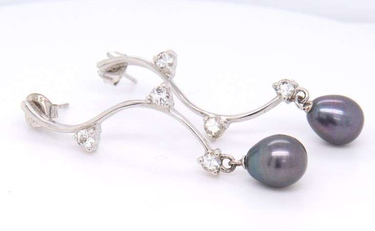 Set of 925 Sterlng SilveGrey Pearl Earrings and Pendant