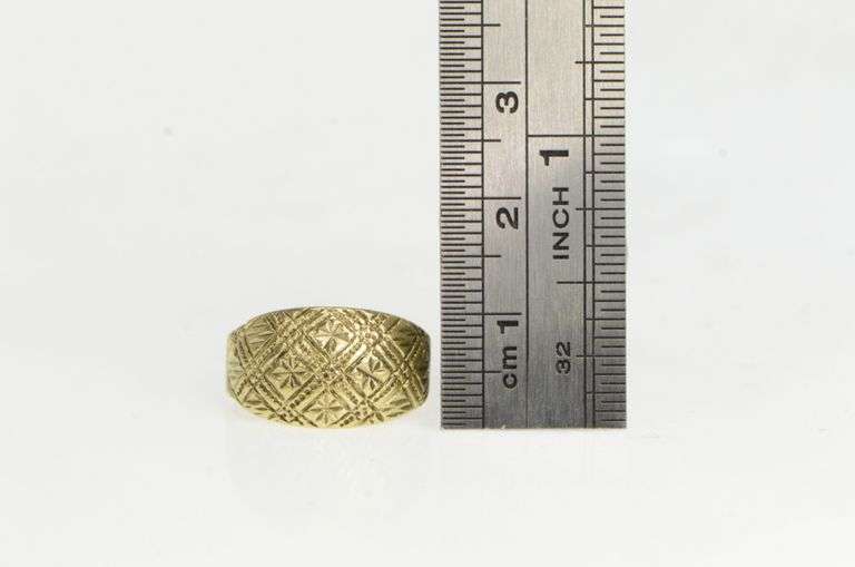 14K Yellow Gold Diamond Cut Criss Cross Pattern Domed Ring