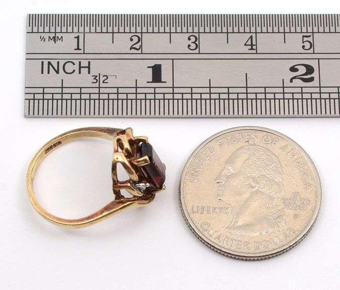Tasteful Rectangular Garnet Ring