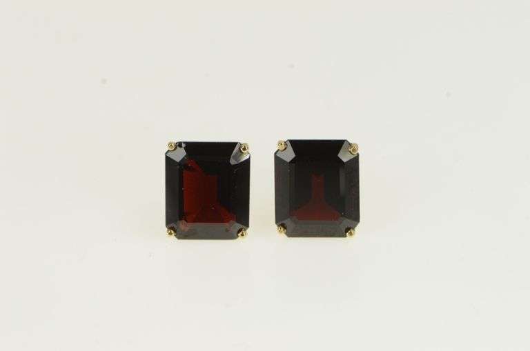 14K Yellow Gold Emerald Cut Garnet Solitaire Vintage Stud Earrings