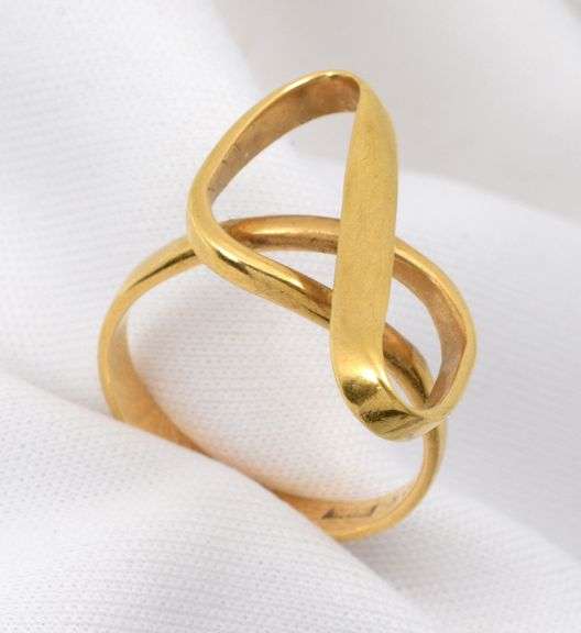 Modern 18k Geometric Ring