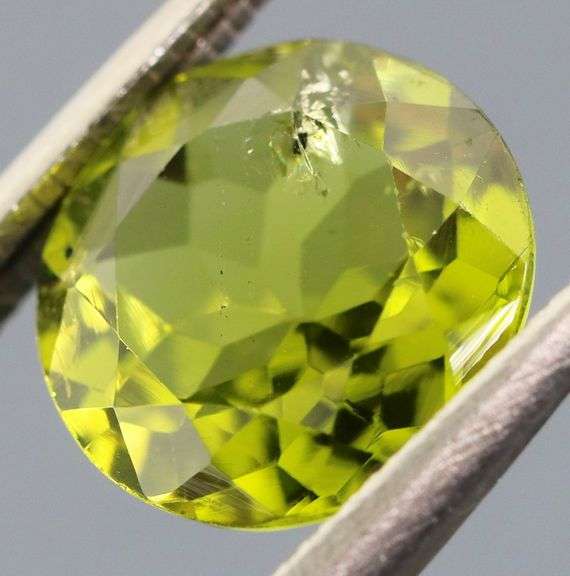 Glittering green 2.49ct untreated Peridot solitaire