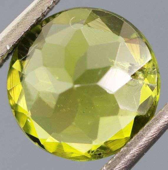 Glittering green 2.49ct untreated Peridot solitaire