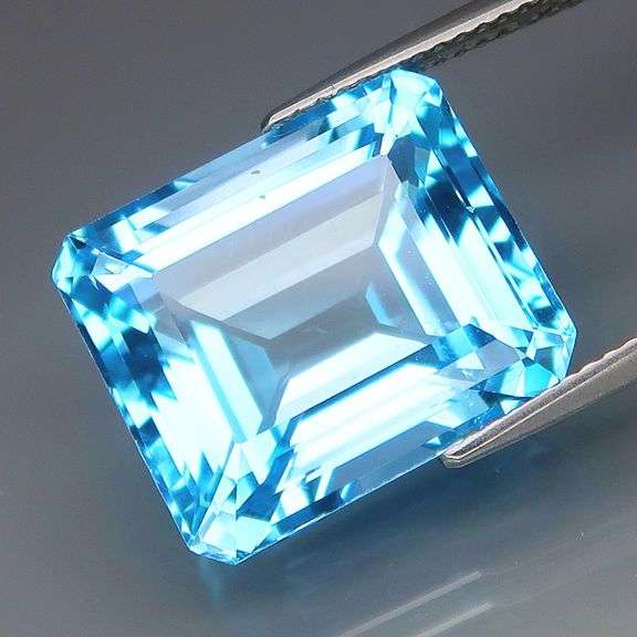 Large VS 18.79ct emerald cut Topaz