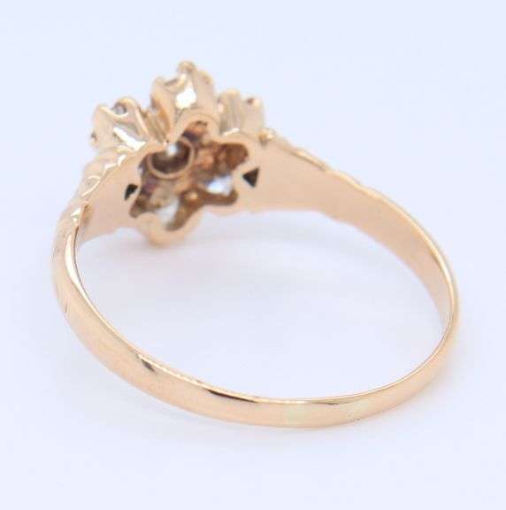 Sparkling Yellow Gold 7 Stone Diamond Flower Ring