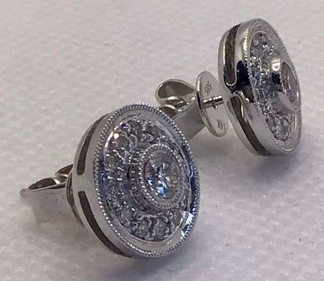 MESMERIZING 14K WHITE GOLD GORGEOUS DIAMOND STUD EARRINGS