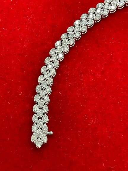 CERTIFIED BRAND NEW 14K WHITE GOLD AND DIAMOND BRACELET . 4..00 CARATS