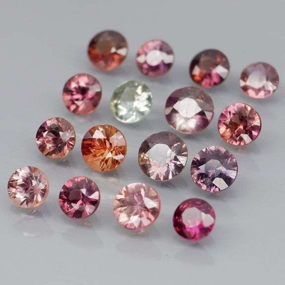 Fantastic 2.98ct round cut Sapphire set